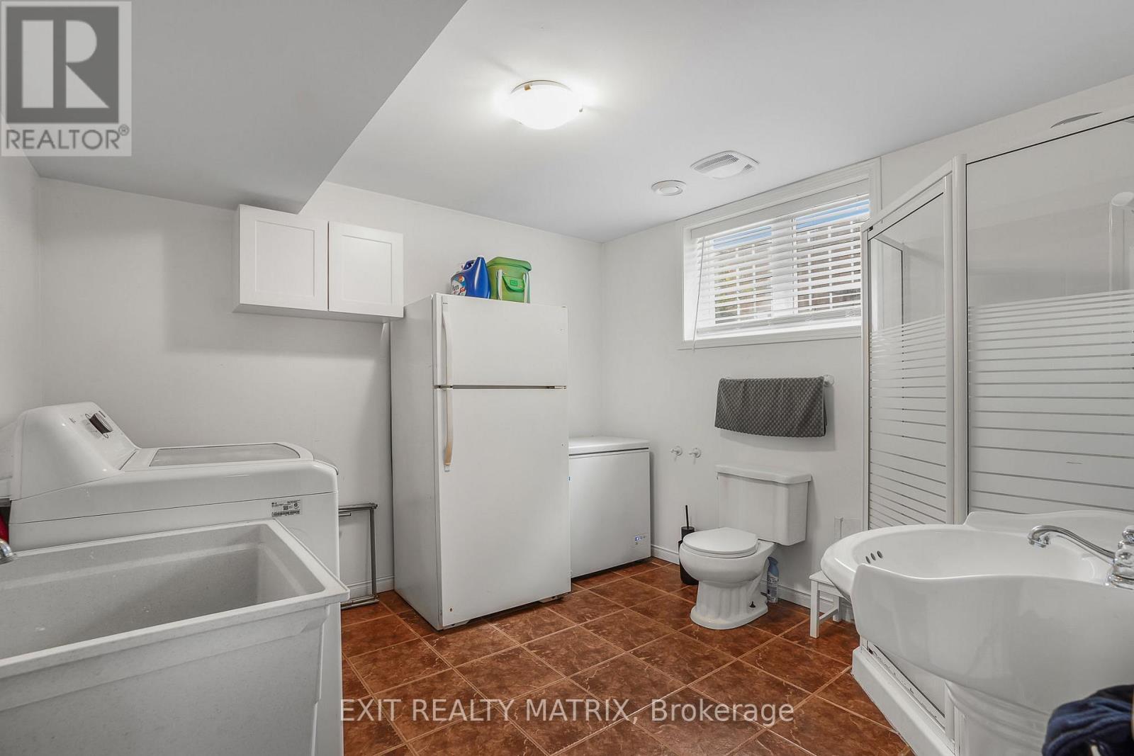 90 RICHARD STREET - 20