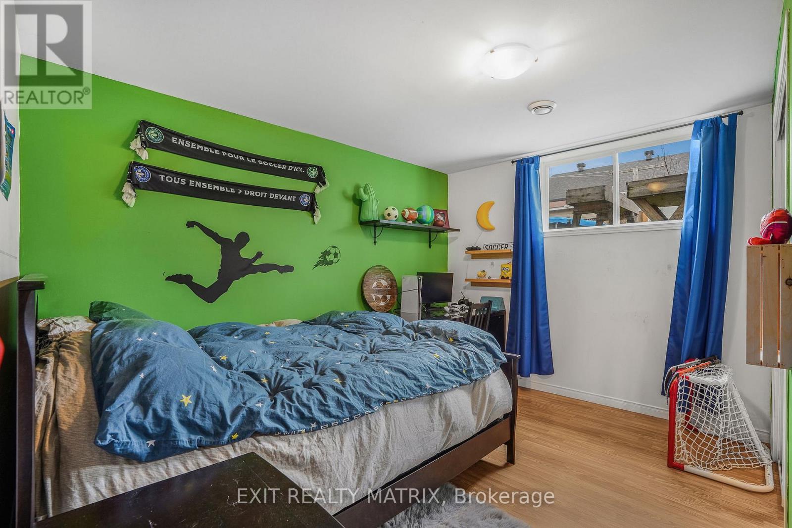 90 RICHARD STREET - 21
