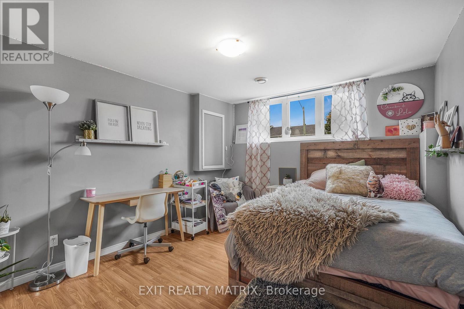 90 RICHARD STREET - 22