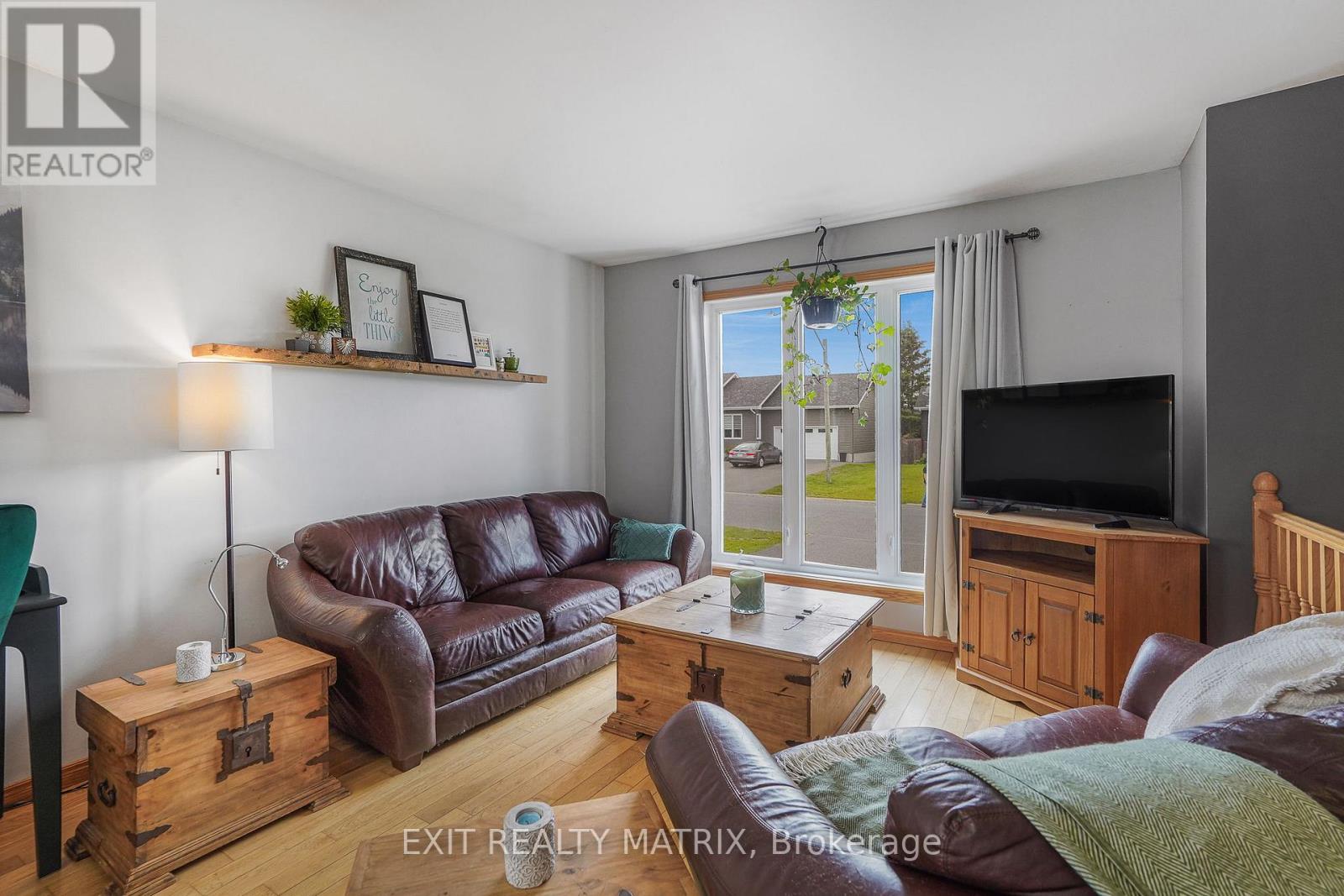 90 RICHARD STREET - 4