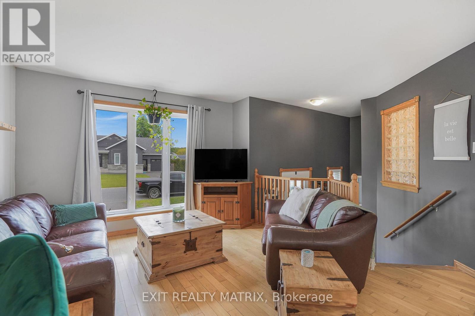 90 RICHARD STREET - 5