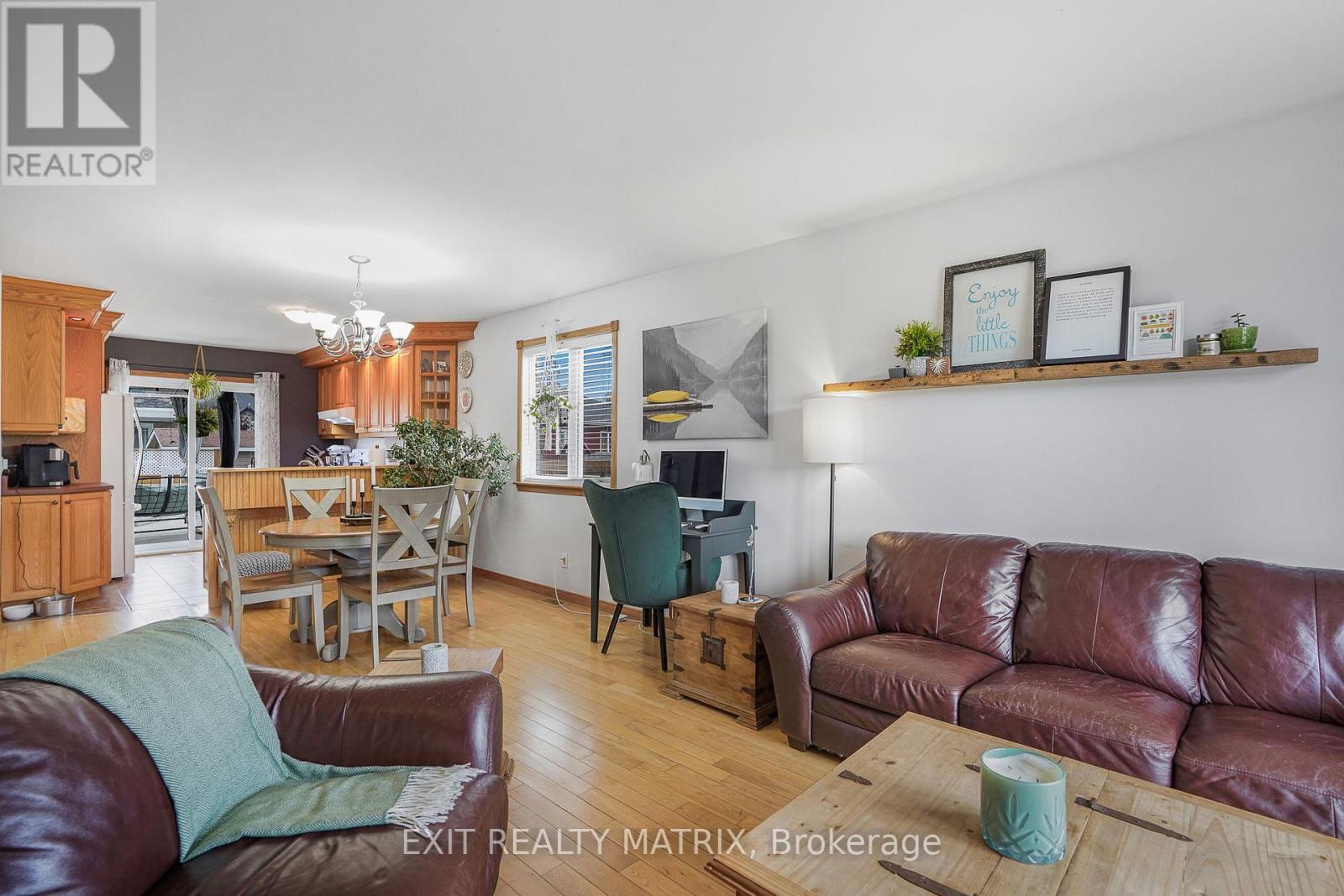 90 RICHARD STREET - 7