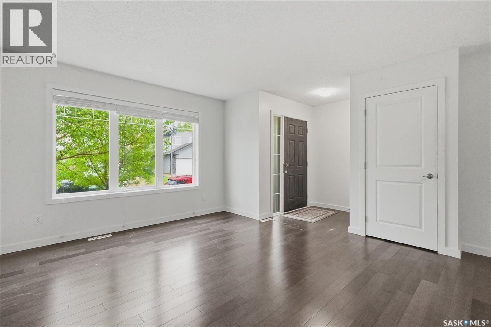 #265 245 Ashworth CRESCENT - 4