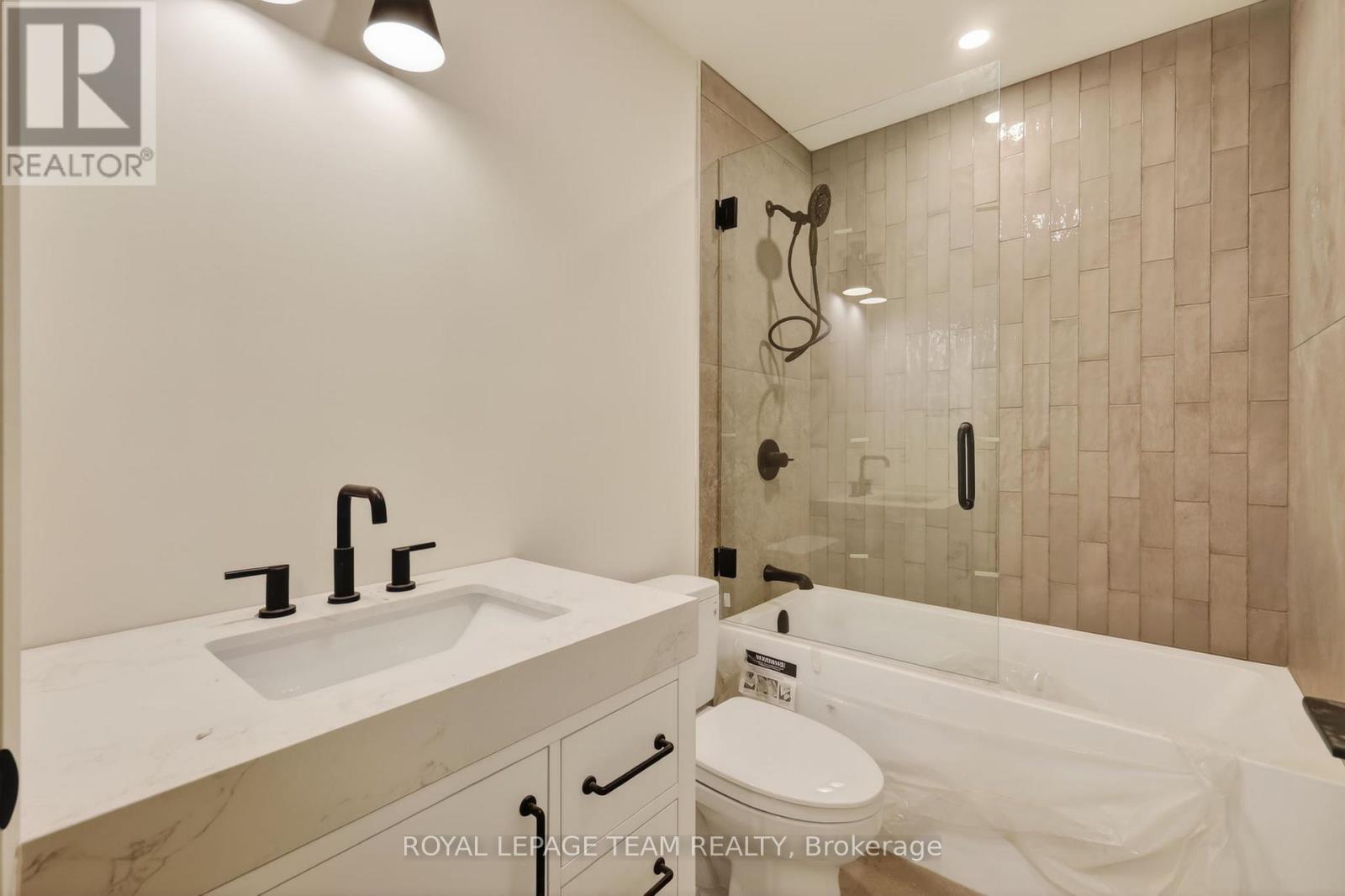 4 Bed, 4 Bath Multi-Family for Rent in Ottawa – A – 608 TWEEDSMUIR AVENUE, Ottawa – MLS# X13148794 - Image 23