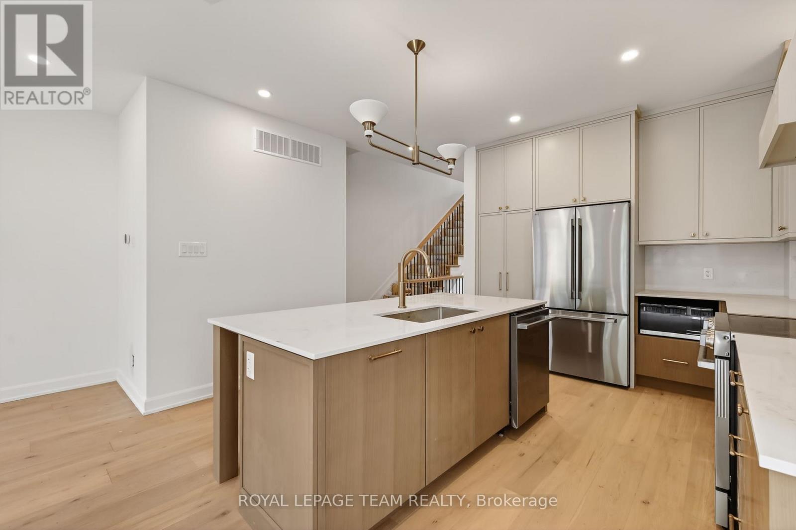 4 Bed, 4 Bath Multi-Family for Rent in Ottawa – A – 608 TWEEDSMUIR AVENUE, Ottawa – MLS# X13148794 - Image 7