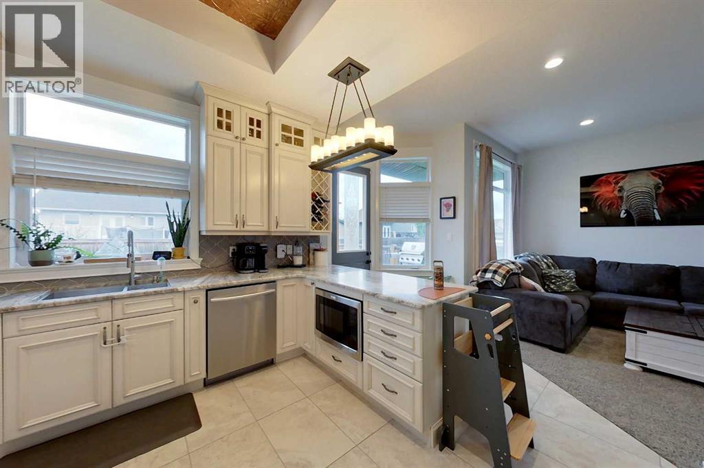 808 10 Street SE — photo 12