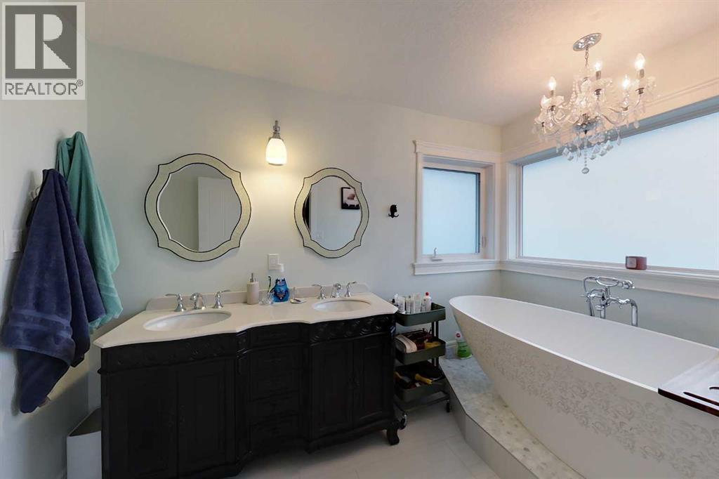 808 10 Street SE — photo 22
