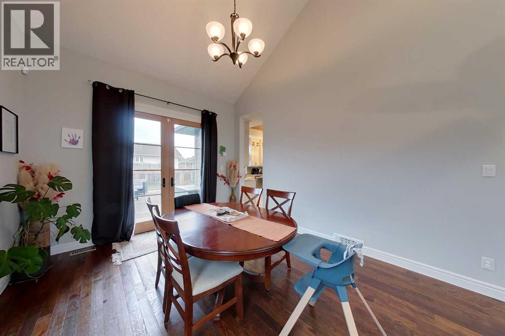 808 10 Street SE — photo 8