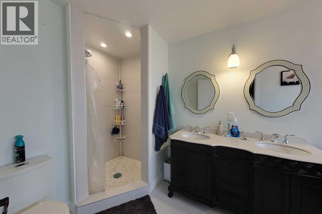 808 10 Street SE — photo 23