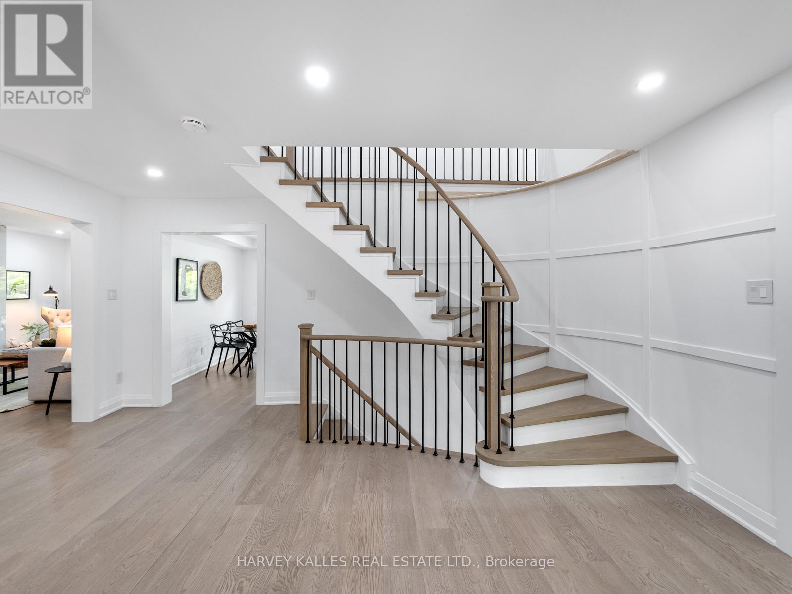 8 CARAVAN DRIVE - 22