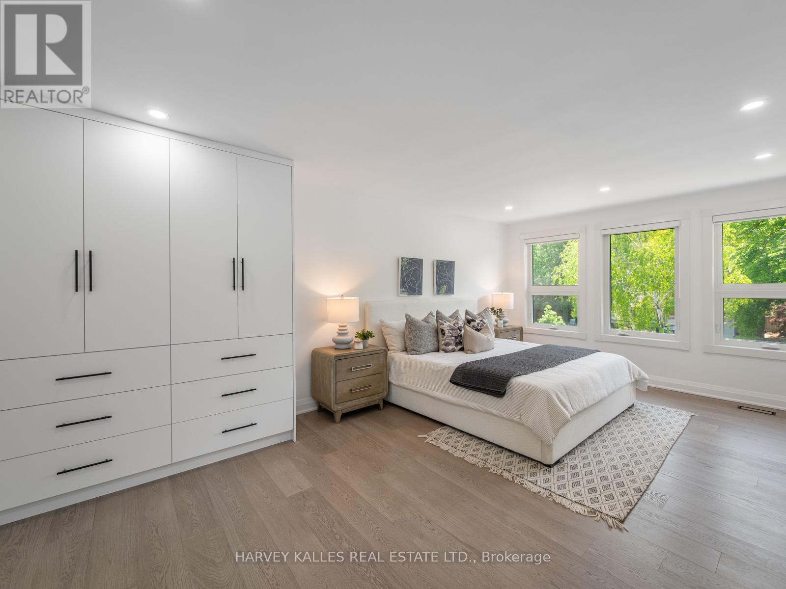 8 CARAVAN DRIVE - 31