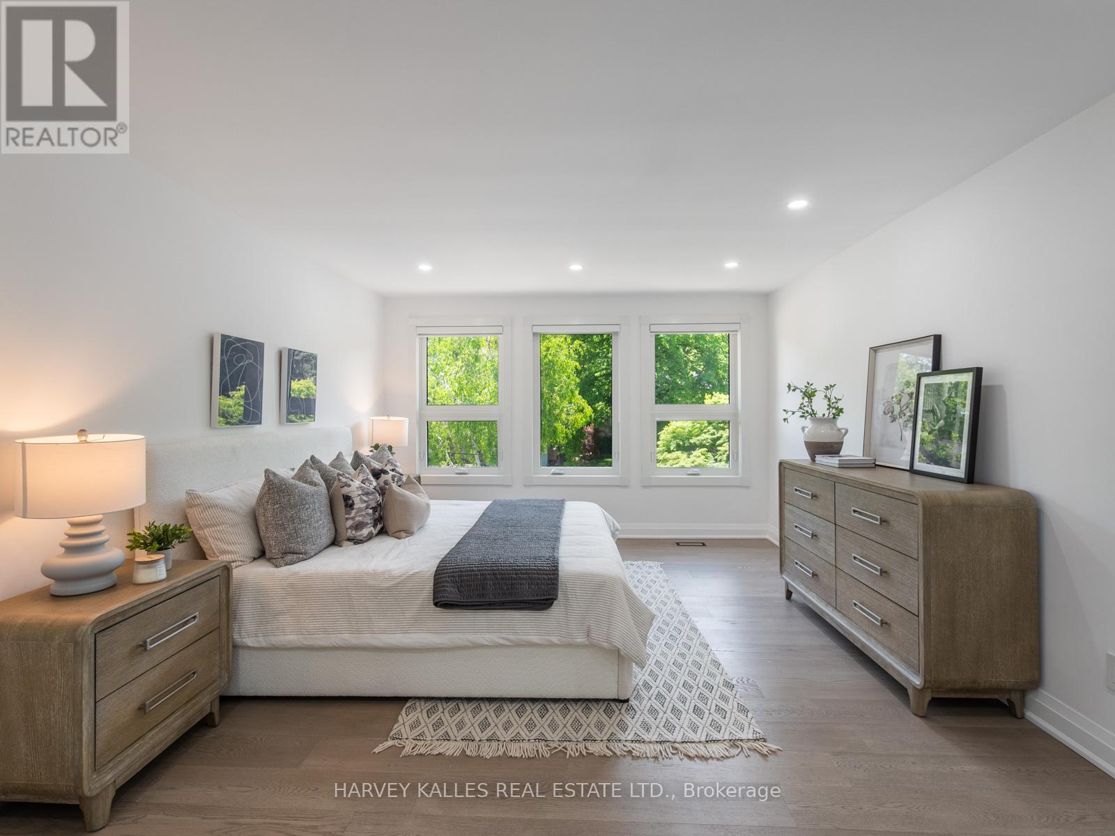 8 CARAVAN DRIVE - 32