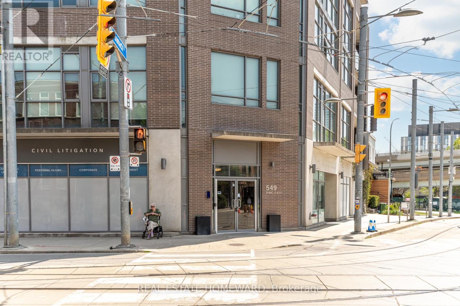 #310 549 KING STREET E - 26