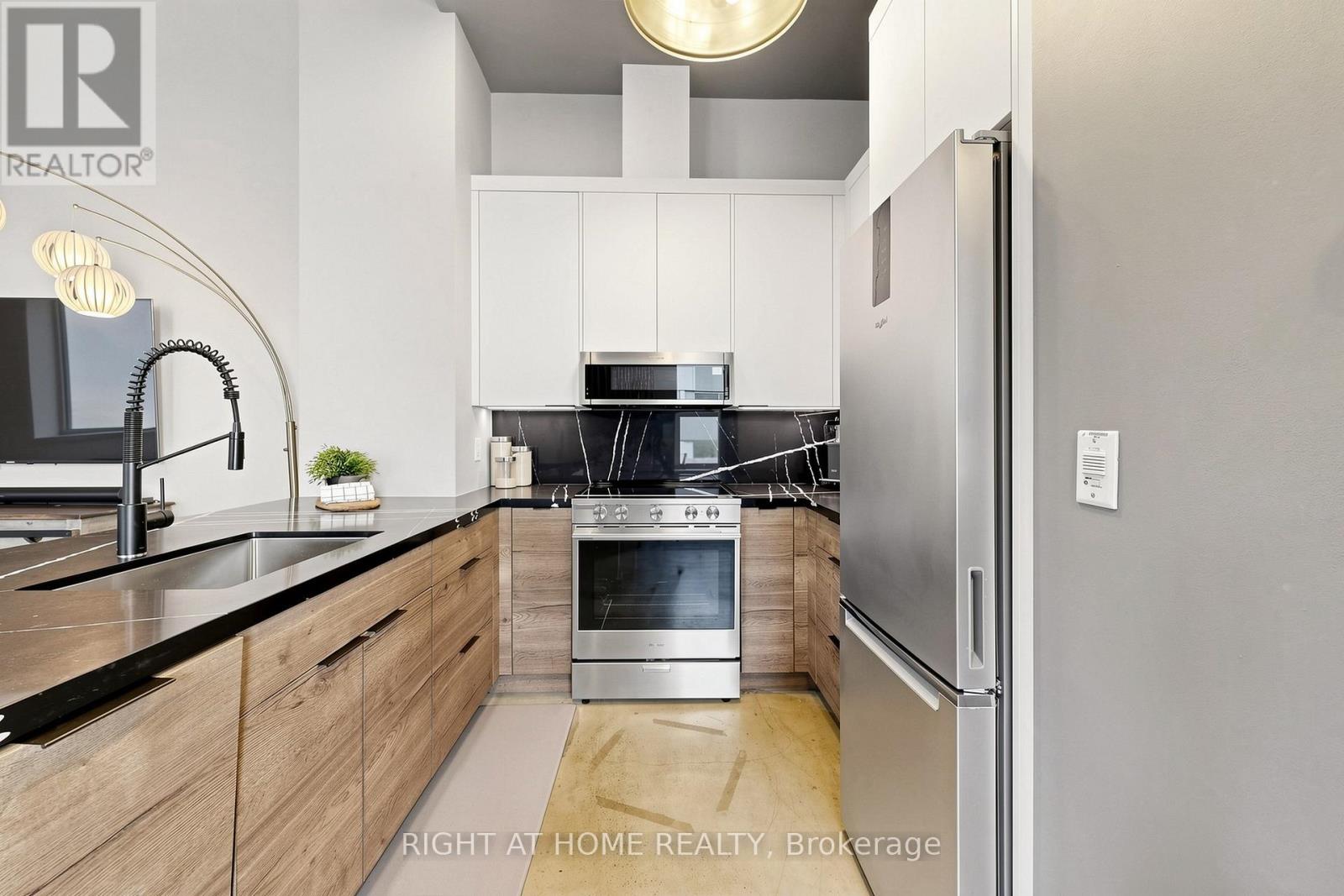 #305 135 DALHOUSIE STREET - 11