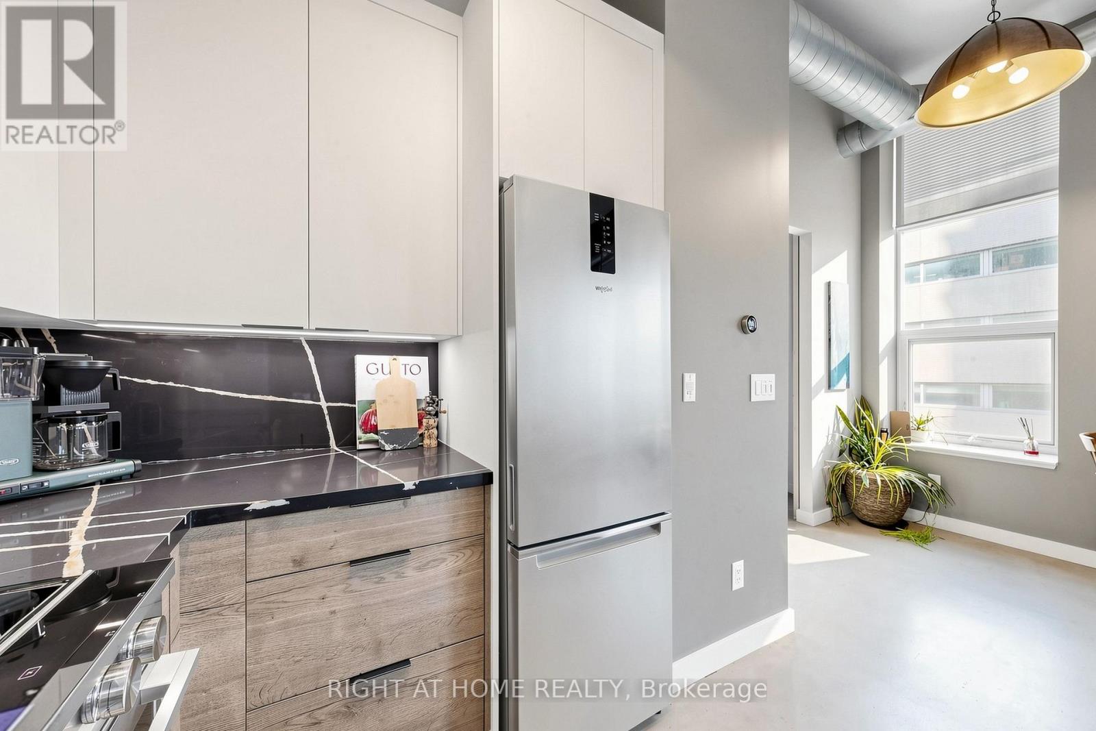 #305 135 DALHOUSIE STREET - 12