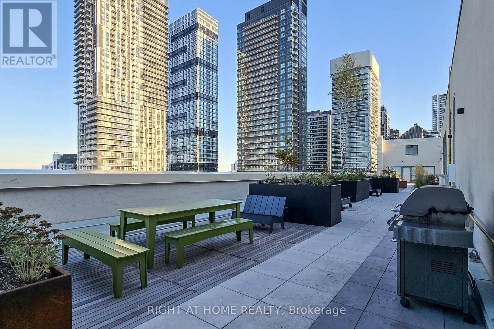 #305 135 DALHOUSIE STREET - 33