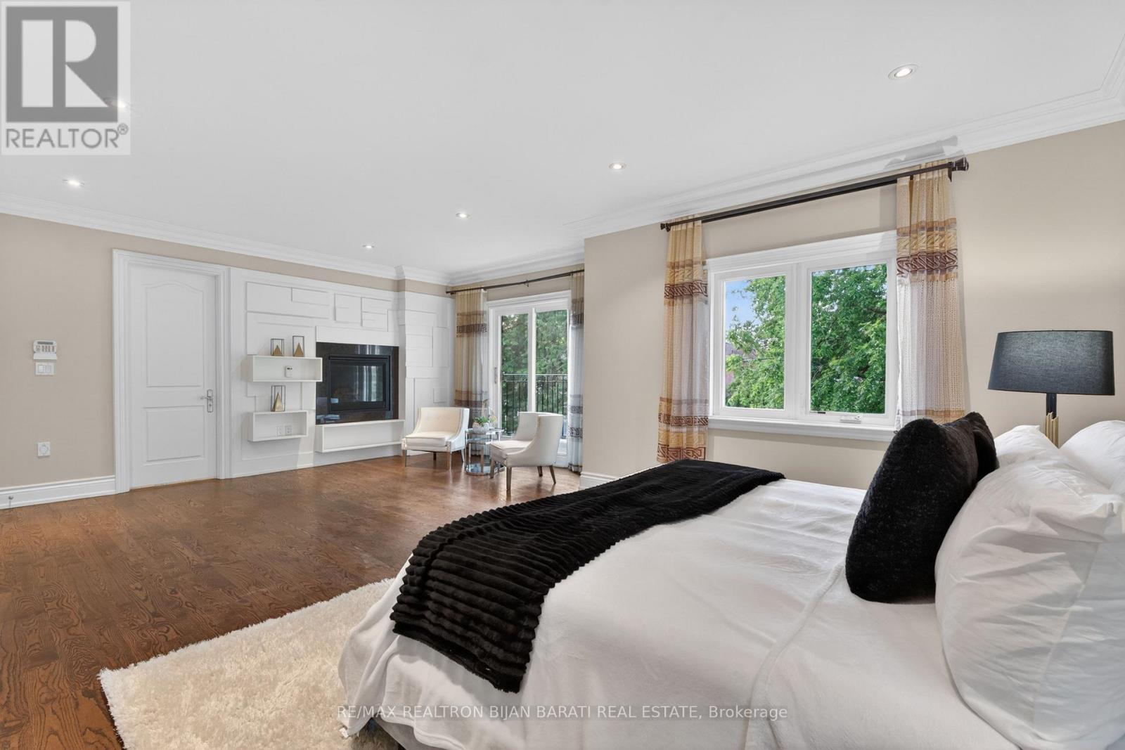 42 WOODWARD AVENUE - 28