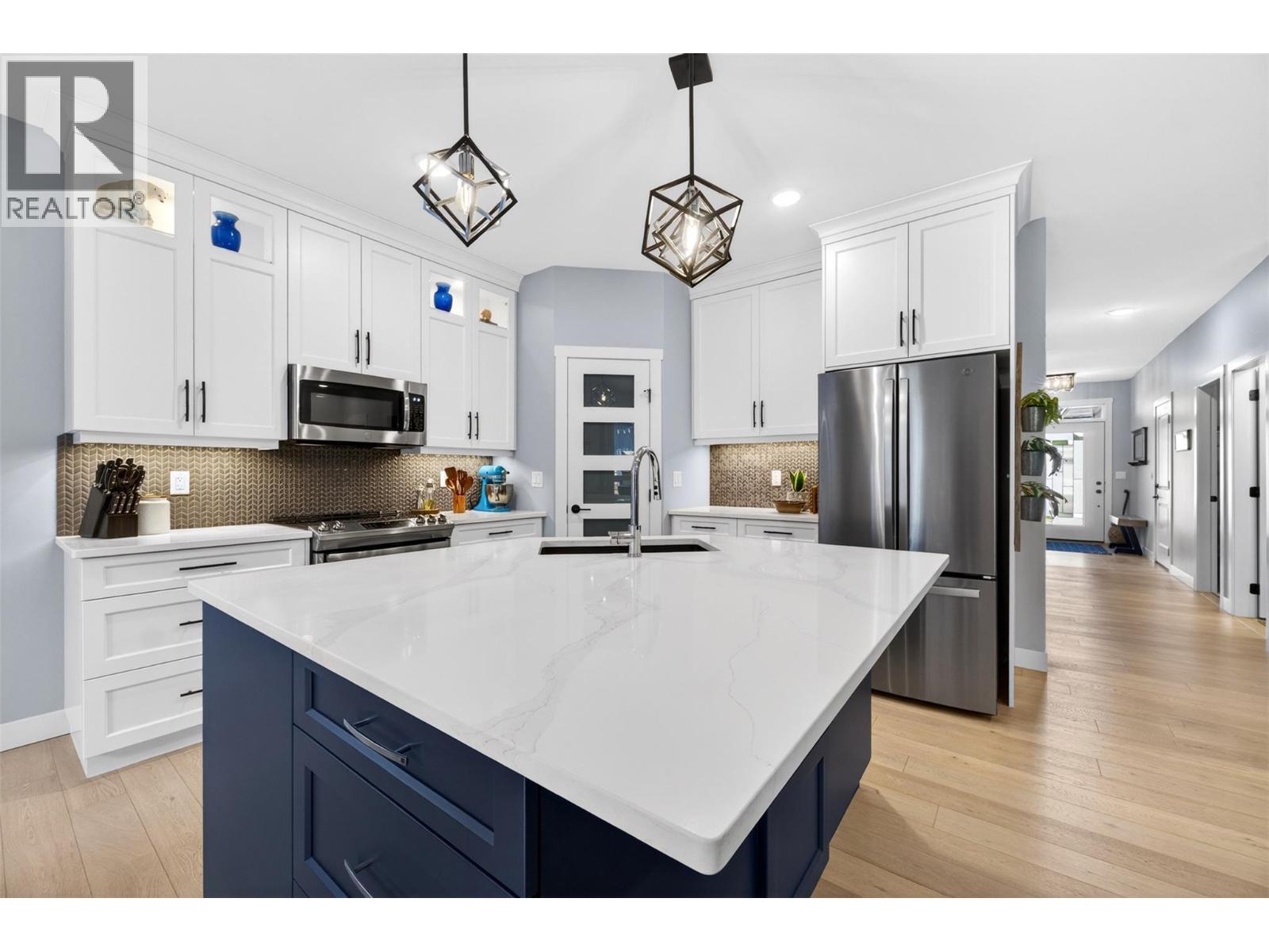  1015 Hemlock Crescent North, Sicamous