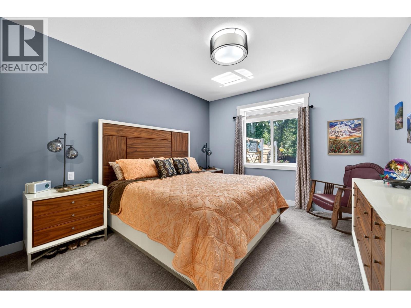1015 Hemlock Crescent N - 19