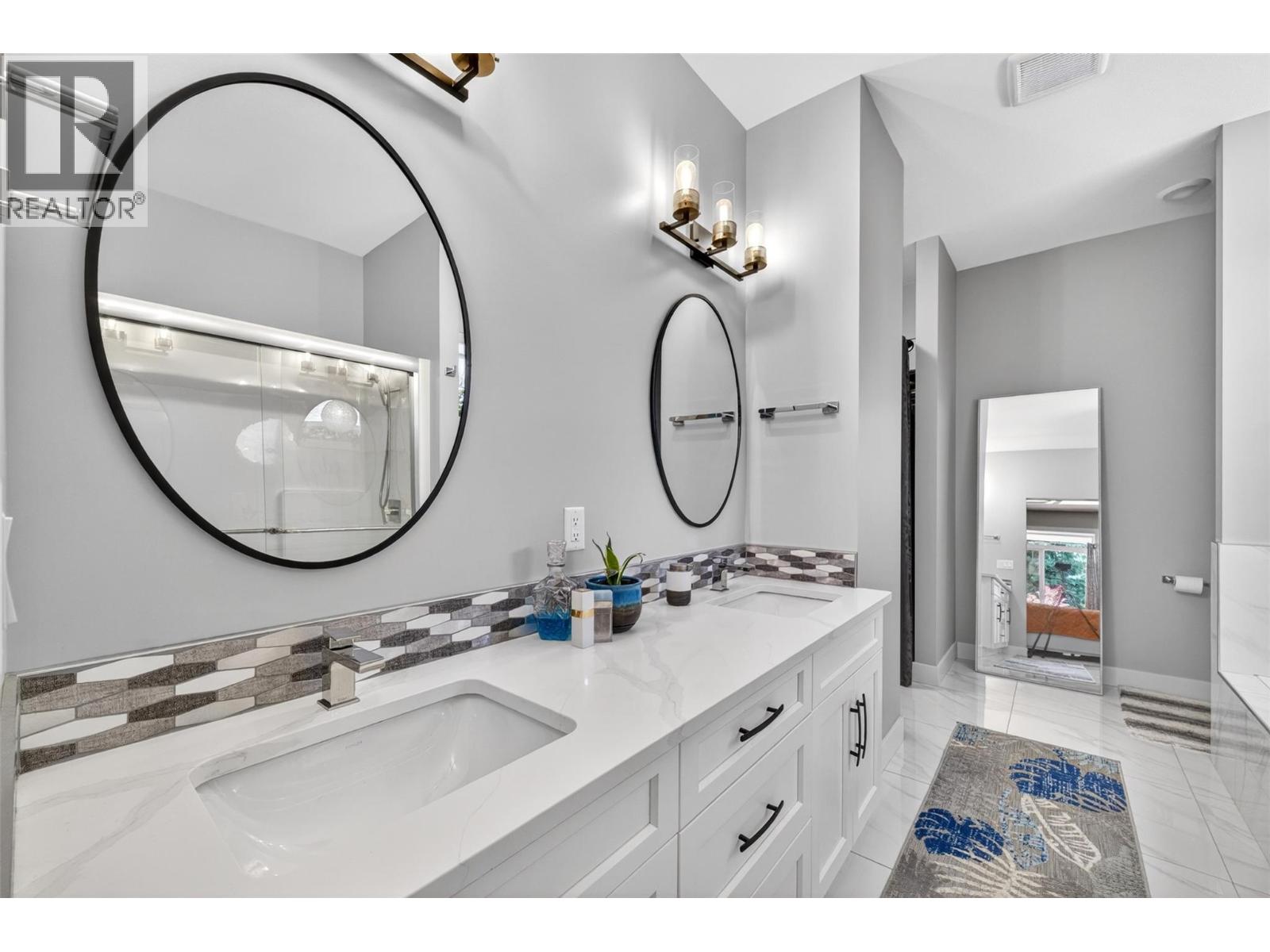  1015 Hemlock Crescent North, Sicamous