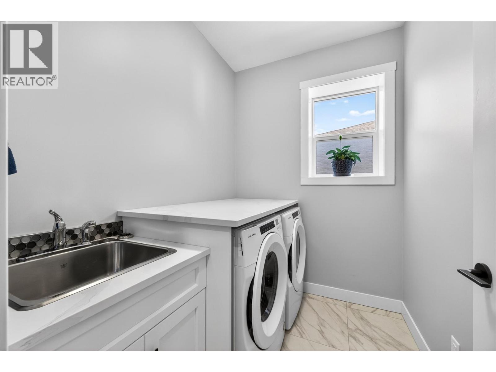  1015 Hemlock Crescent North, Sicamous