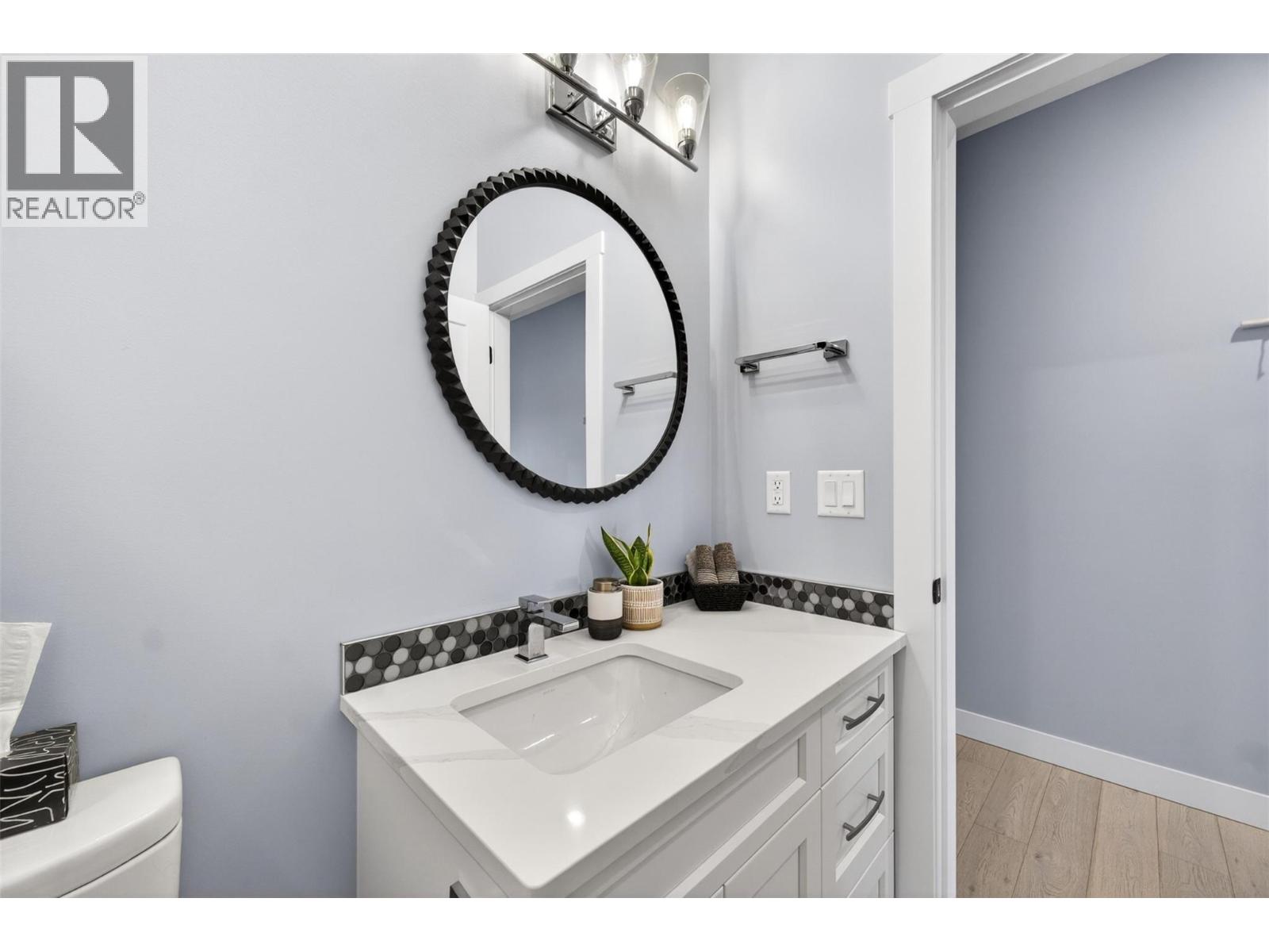  1015 Hemlock Crescent North, Sicamous