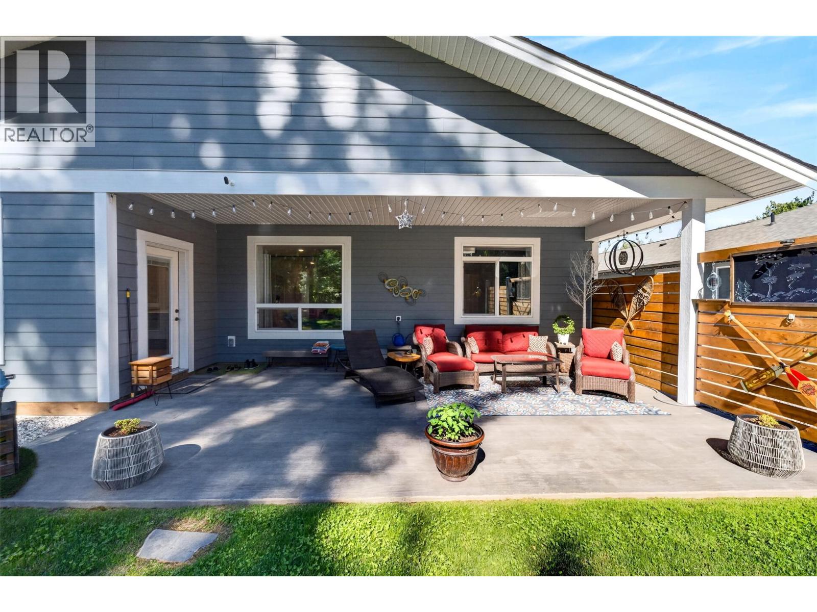  1015 Hemlock Crescent North, Sicamous