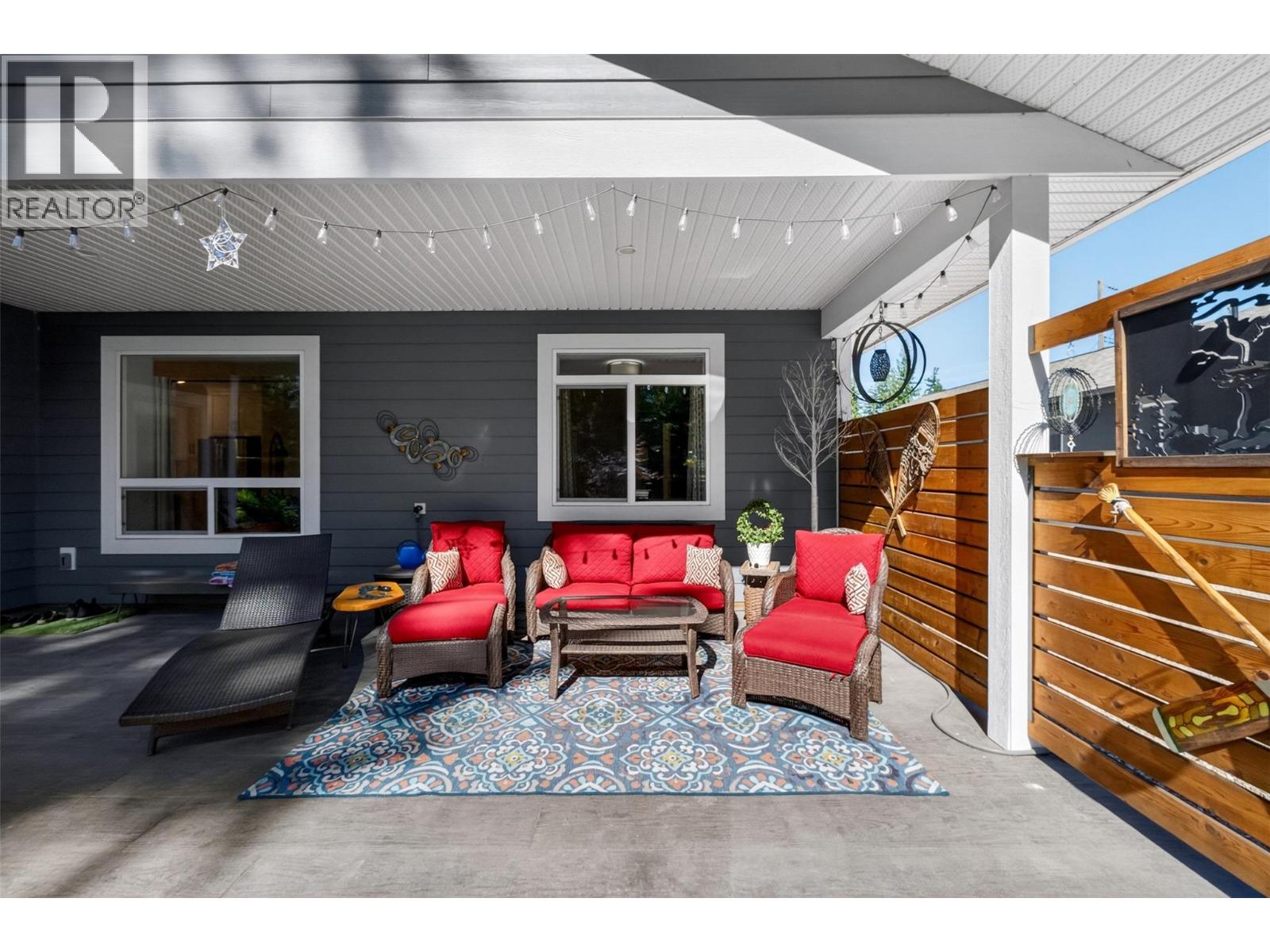 1015 Hemlock Crescent N - 40