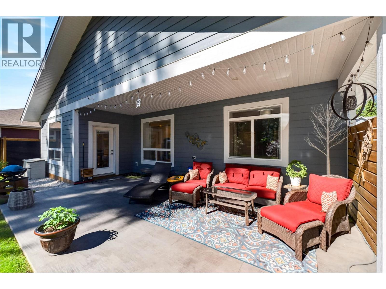 1015 Hemlock Crescent N - 41