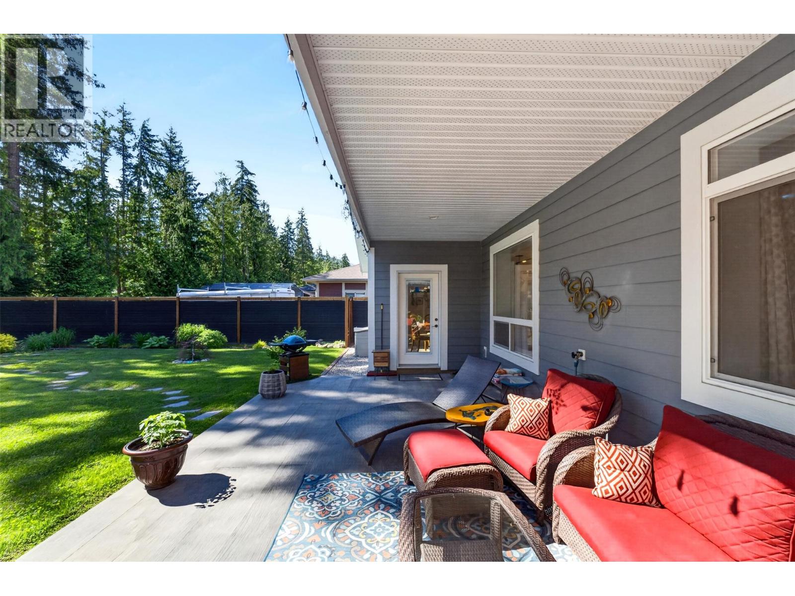 1015 Hemlock Crescent N - 42