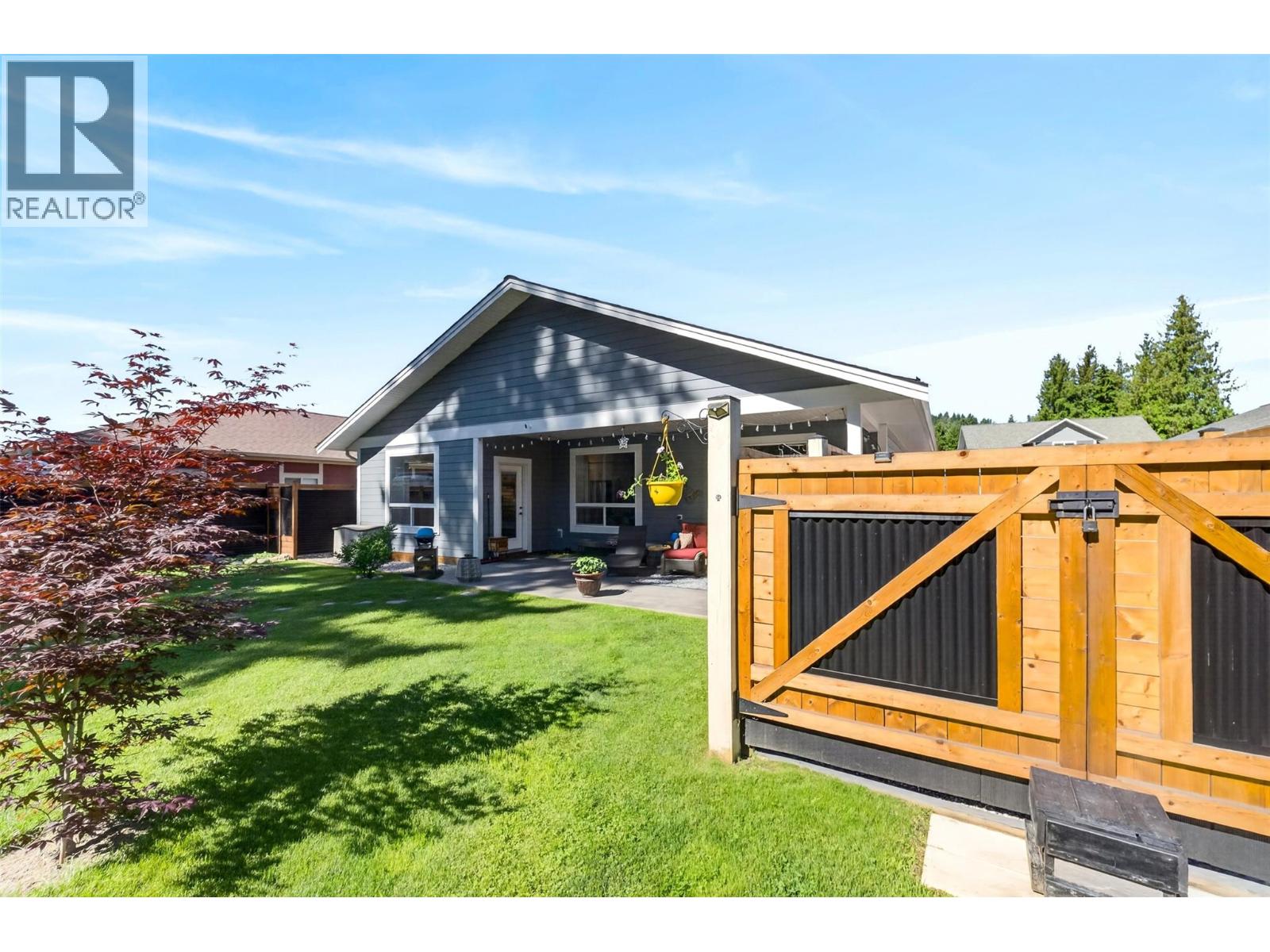  1015 Hemlock Crescent North, Sicamous