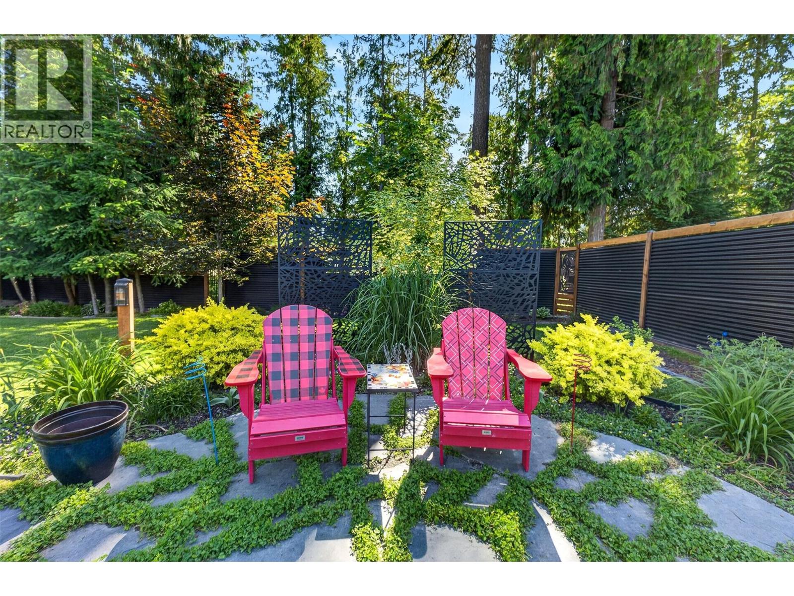 1015 Hemlock Crescent N - 49
