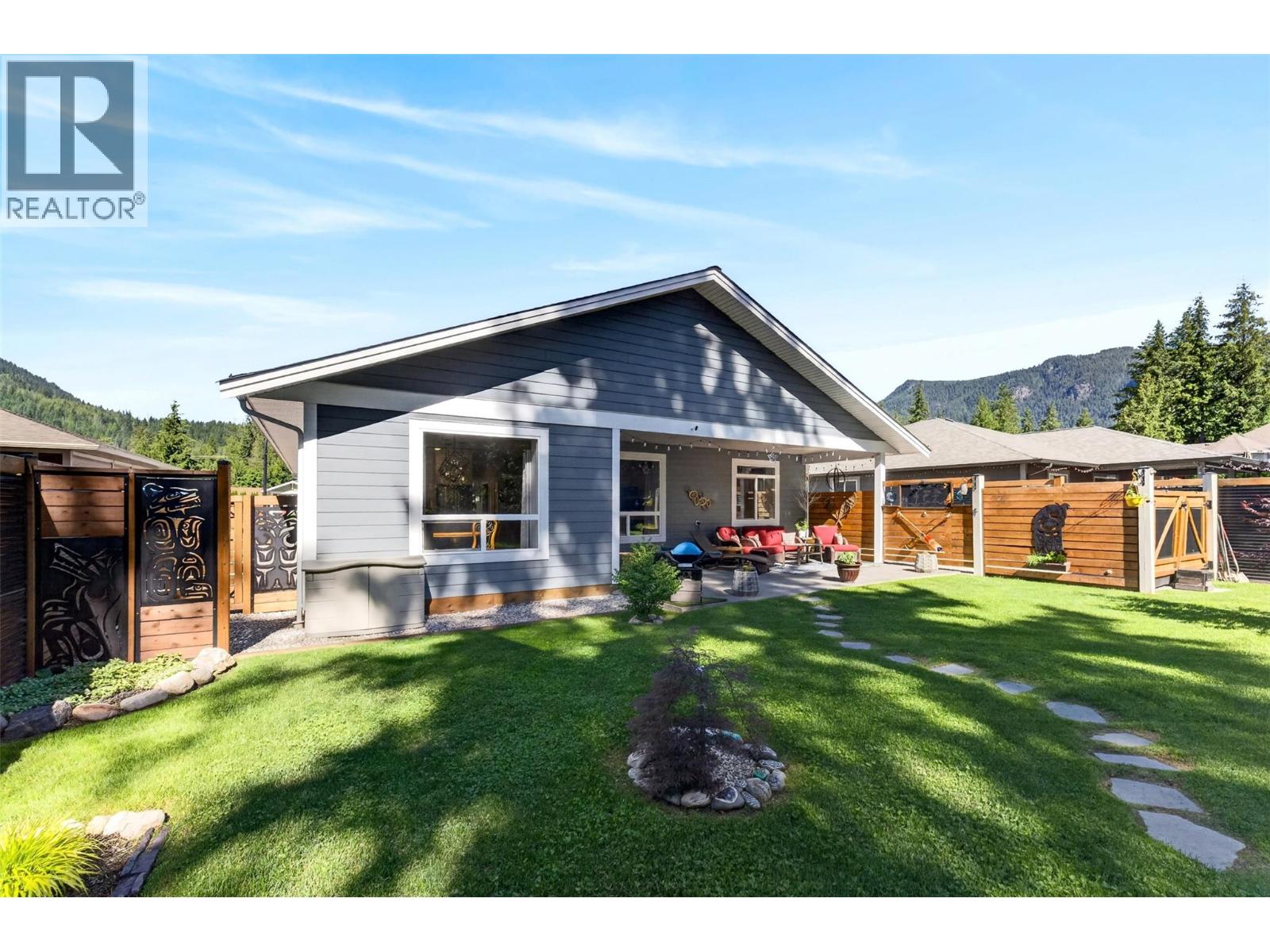  1015 Hemlock Crescent North, Sicamous