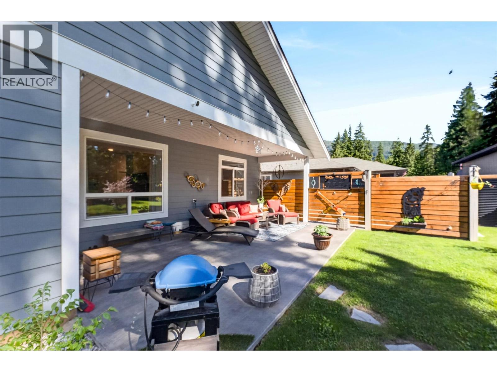  1015 Hemlock Crescent North, Sicamous