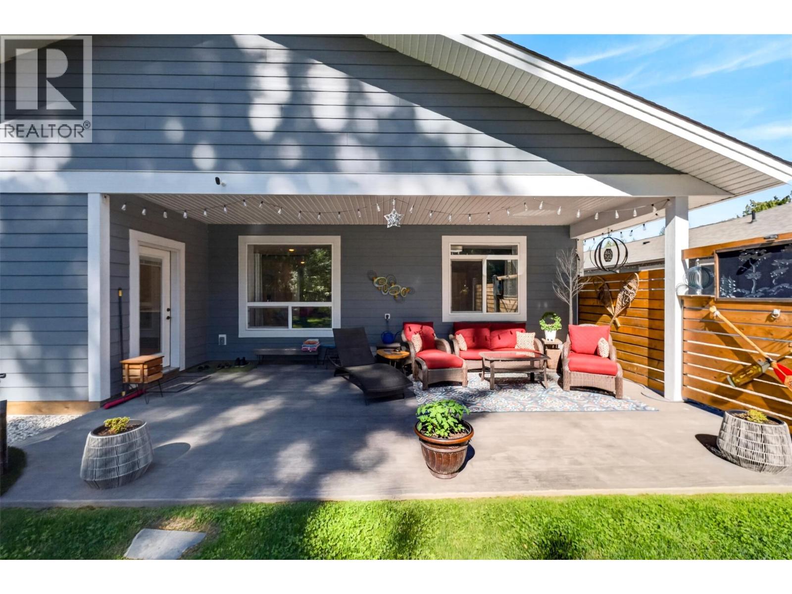  1015 Hemlock Crescent North, Sicamous