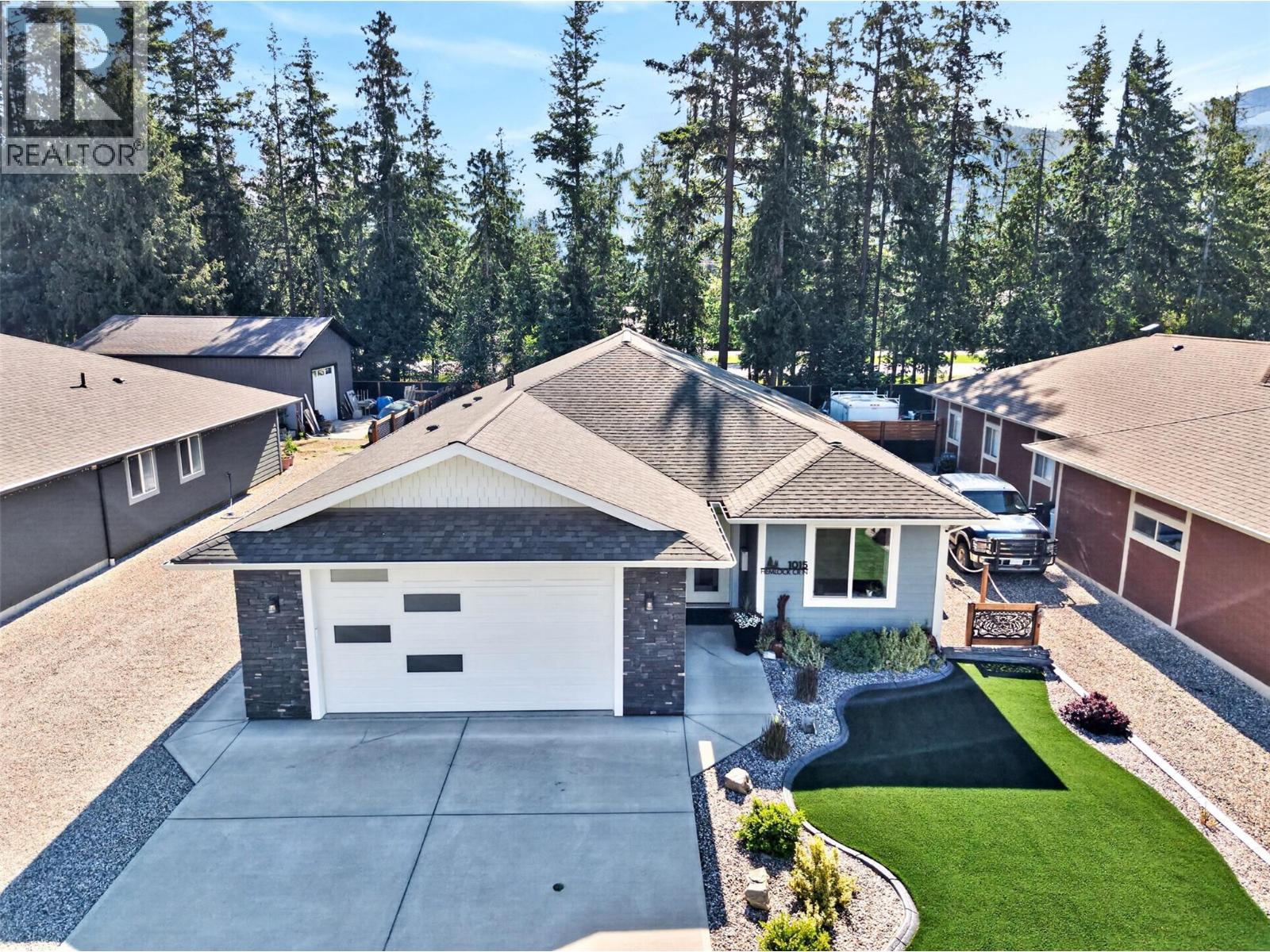  1015 Hemlock Crescent North, Sicamous