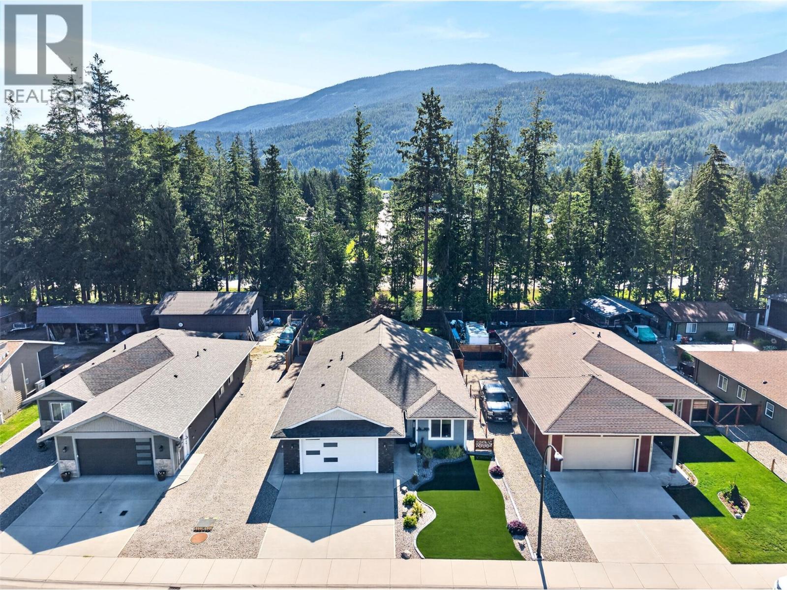  1015 Hemlock Crescent North, Sicamous