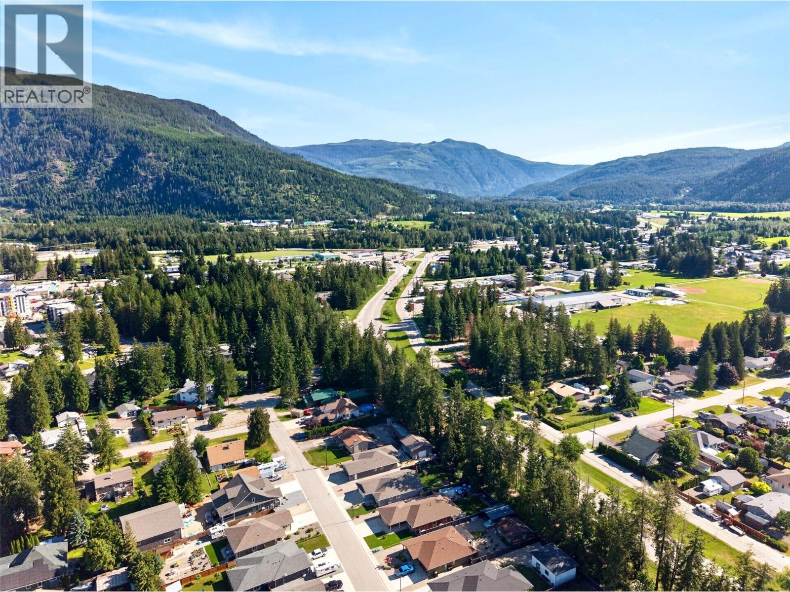  1015 Hemlock Crescent North, Sicamous