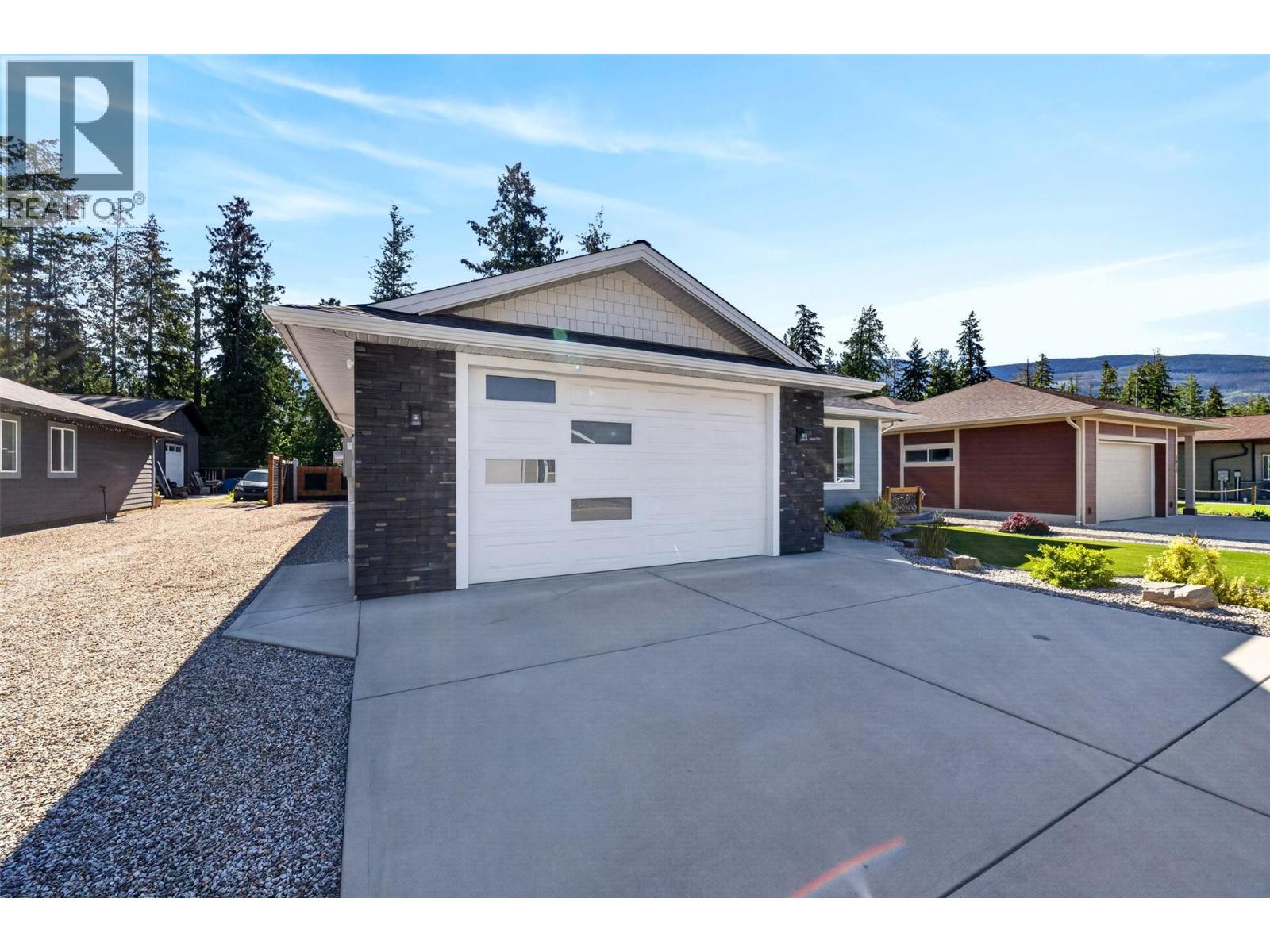  1015 Hemlock Crescent North, Sicamous