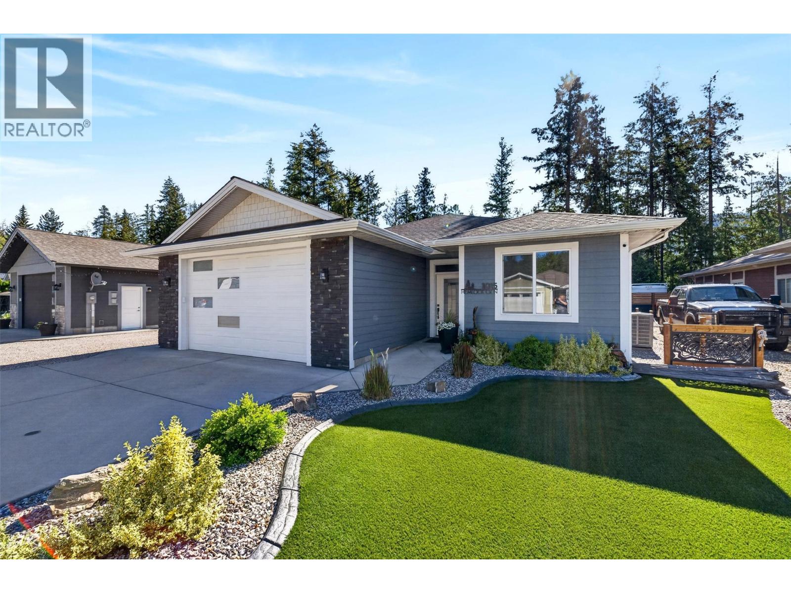 1015 Hemlock Crescent N - 71