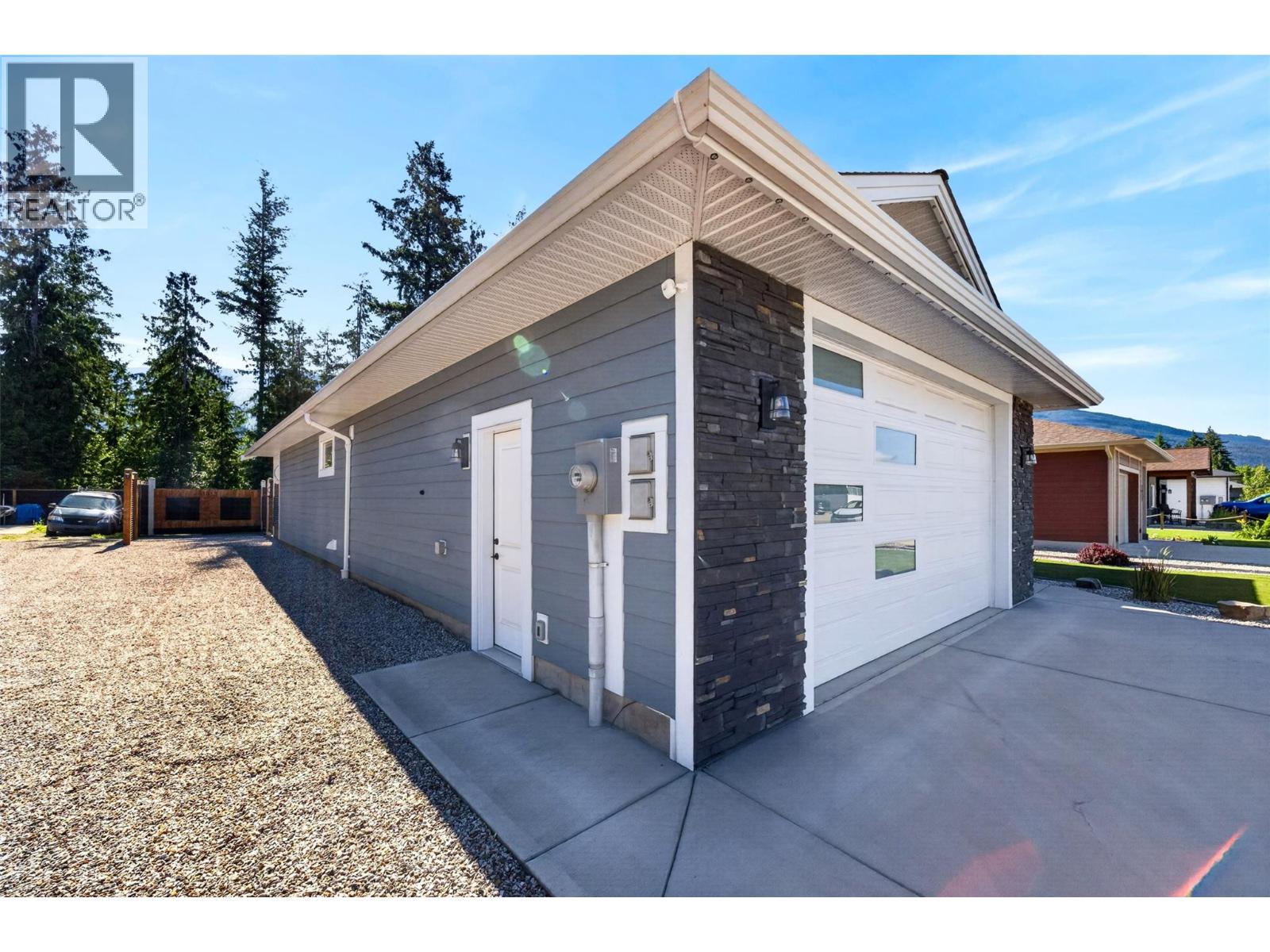  1015 Hemlock Crescent North, Sicamous