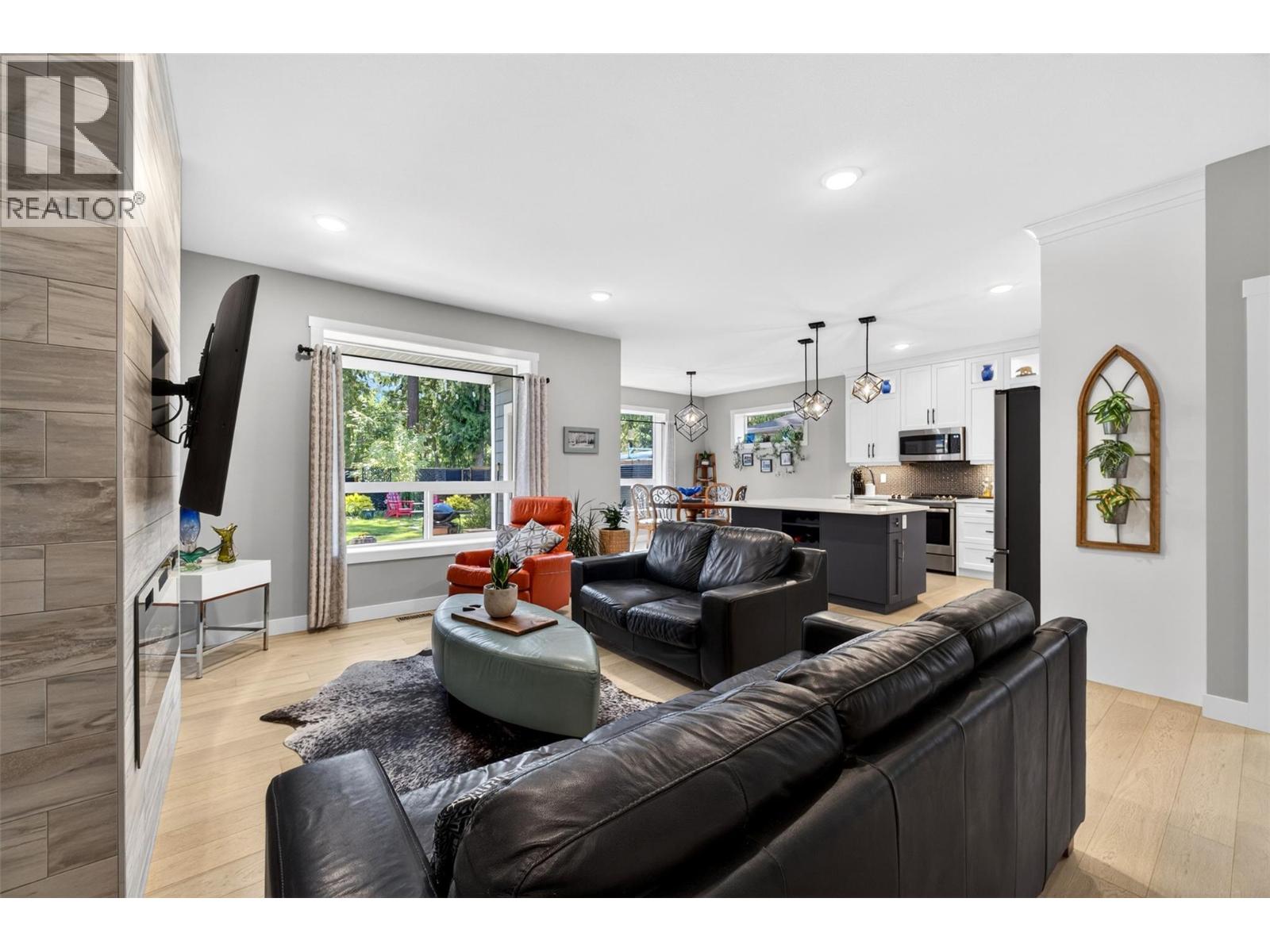  1015 Hemlock Crescent North, Sicamous