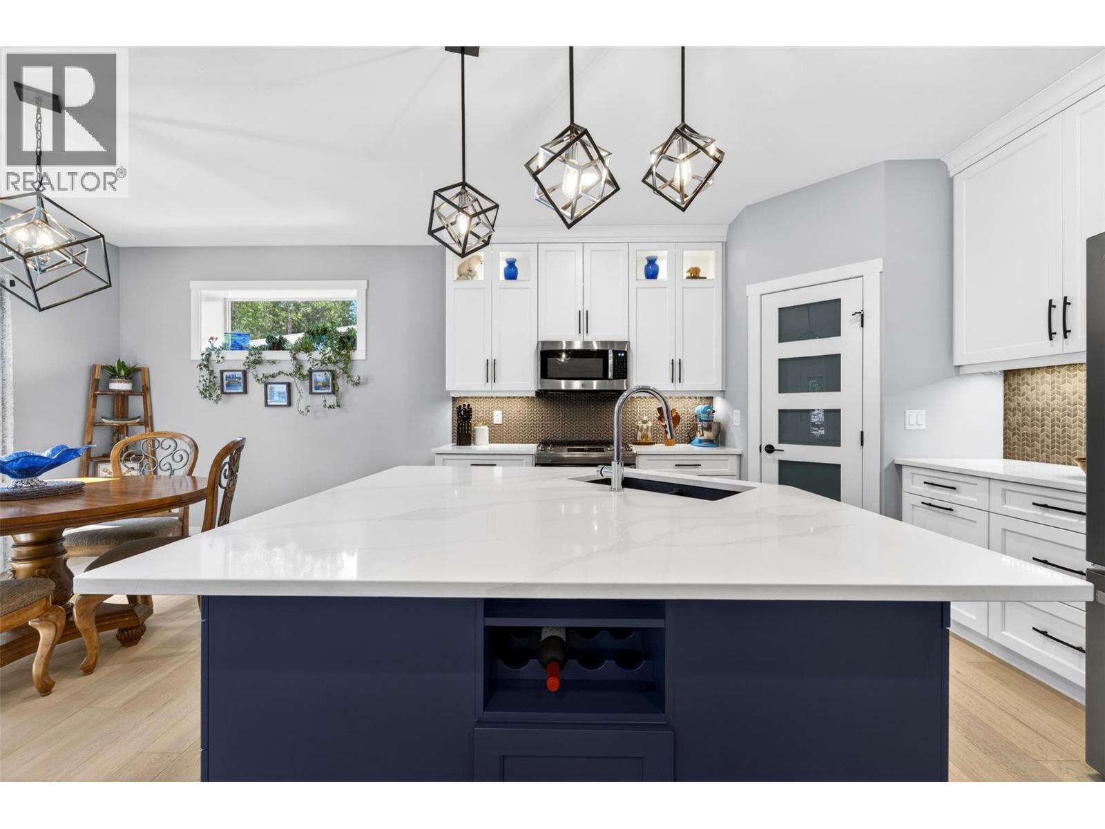  1015 Hemlock Crescent North, Sicamous