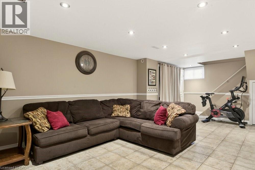 15 FAIRCOURT Drive - 17