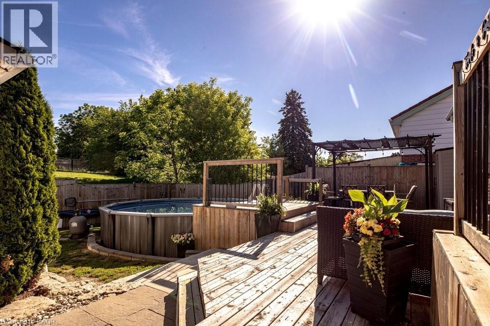 15 FAIRCOURT Drive - 22