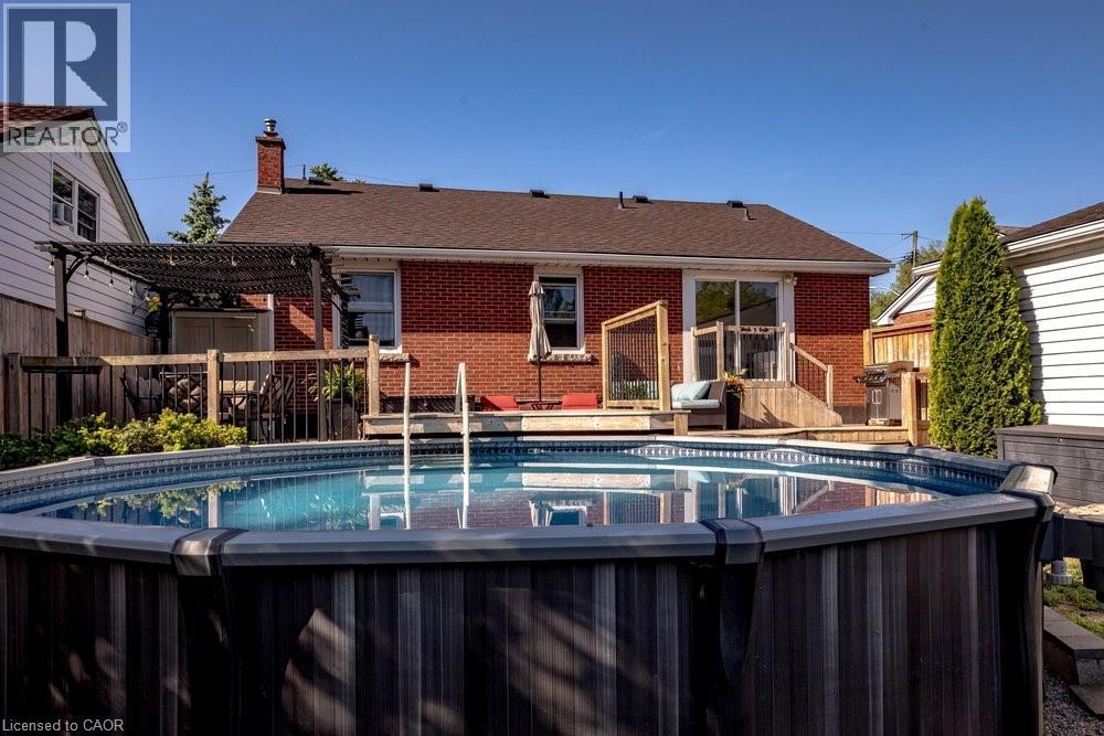 15 FAIRCOURT Drive - 24