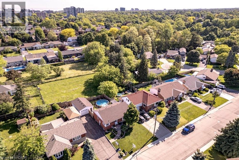 15 FAIRCOURT Drive - 26