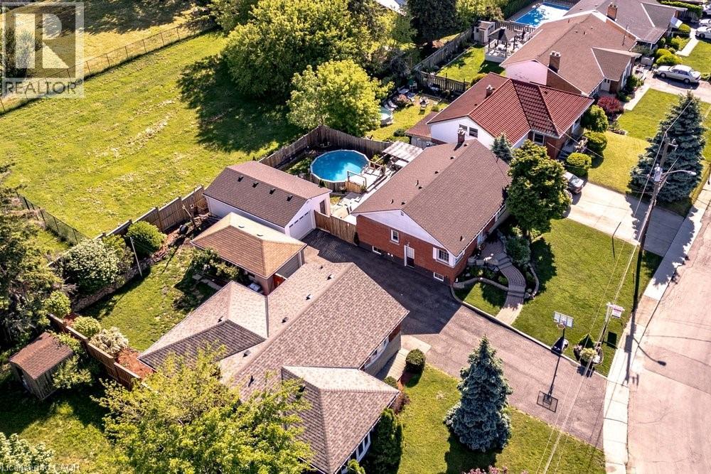 15 FAIRCOURT Drive - 27
