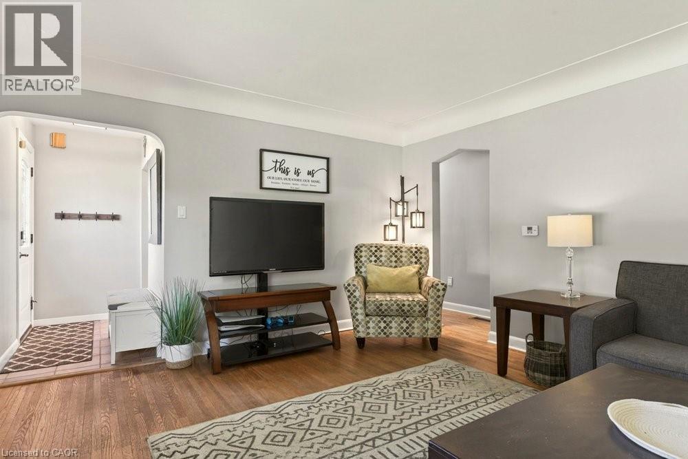 15 FAIRCOURT Drive - 4