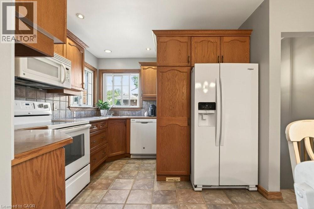 15 FAIRCOURT Drive - 8